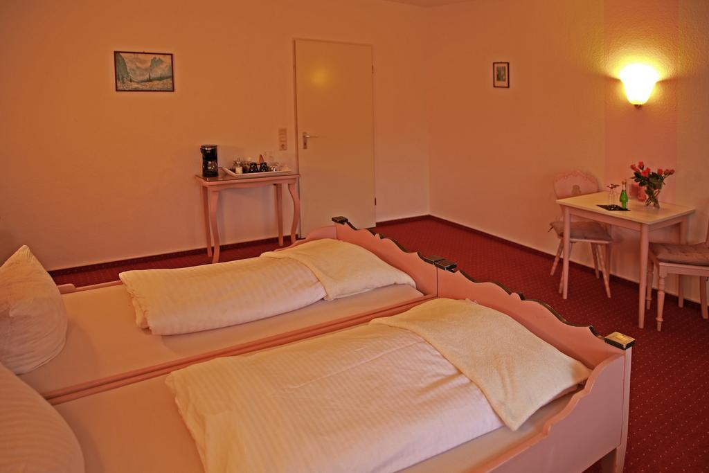 Hotel In Der Strassen Solingen Esterno foto