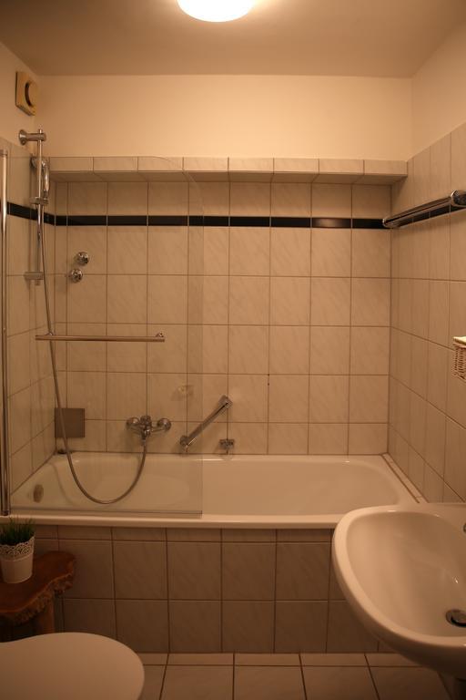 Hotel In Der Strassen Solingen Esterno foto