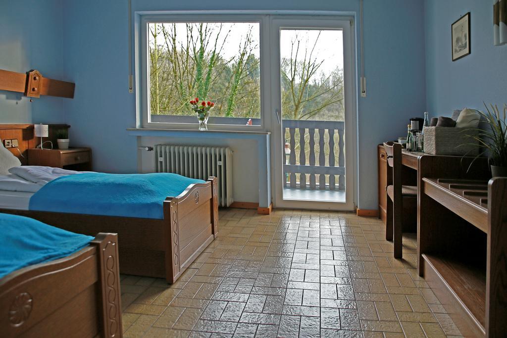 Hotel In Der Strassen Solingen Esterno foto